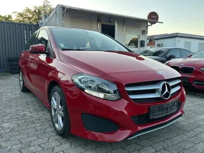 Gebraucht Mercedes B180 109 PS (80 kW) 2015 Rot Kleinwagen