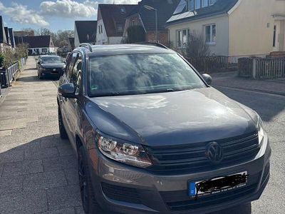 Gebraucht VW Tiguan Sportline 140 PS (102 kW) 2013 Grau SUV