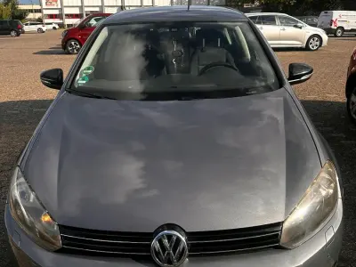 Gebraucht VW Golf VI 105 PS (77 kW) 2012 Grau Kleinwagen