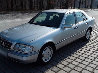Gebraucht Mercedes C220 Elegance 150 PS (110 kW) 1993 Silber Limousine