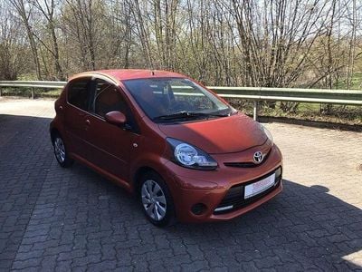 Usata Toyota Aygo Connect Style 68 CV (50 kW) 2013 Arancione Utilitaria