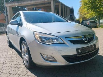 Usata Opel Astra Design Edition 140 CV (102 kW) 2011 Argento Berlina