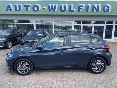 Neu Hyundai i20 101 PS (74 kW) 2025 Grau Limousine