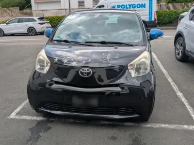 Gebraucht Toyota iQ 68 PS (50 kW) 2011 Schwarz Kleinwagen