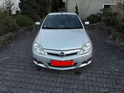 Usata Opel Tigra Edition 90 CV (66 kW) 2009 Argento Cabrio