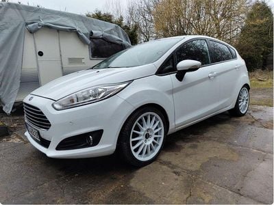 Weiß Gebraucht 2015 Ford Fiesta SYNC Edition Kleinwagen | 7.600 € (Etwas zu teuer)