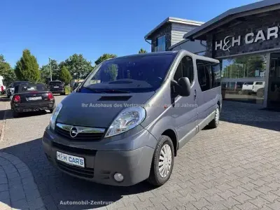 Używany Opel Vivaro Design Edition 114 KM (83 kW) 2011 Szary Minivan