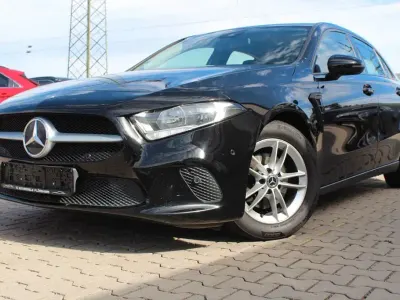 Gebraucht Mercedes A180 136 PS (100 kW) 2018 Schwarz Limousine