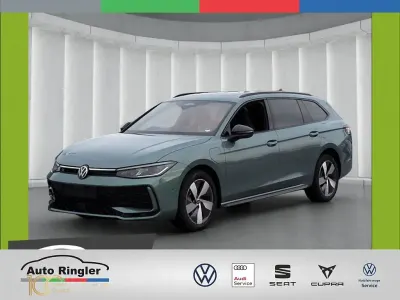 Second-hand VW Passat R-line 272 CP (200 kW) 2025 Verde Break