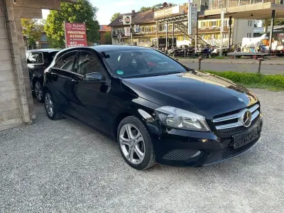 Gebraucht Mercedes A180 Urban 122 PS (89 kW) 2013 Schwarz Kleinwagen