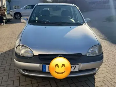 Używany Opel Corsa 54 KM (39 kW) 1999 Srebrny Sedan/Limuzyna