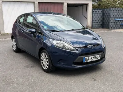 Gebraucht Ford Fiesta Trend 60 PS (44 kW) 2012 Blau Kleinwagen