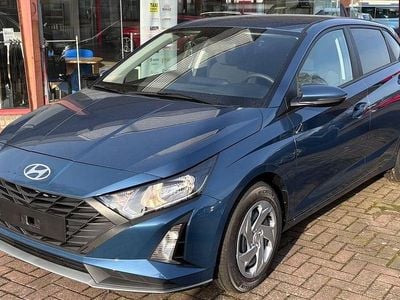 Neu Hyundai i20 79 PS (58 kW) 2025 Blau Limousine