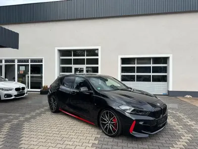 Gebraucht BMW 128 Performance 265 PS (194 kW) 2024 Saphirschwarz Limousine