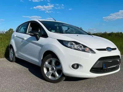 Gebraucht Ford Fiesta 82 PS (60 kW) 2009 Weiß Kleinwagen