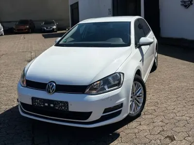 Używany VW Golf VII Edition 105 KM (77 kW) 2014 Biały Sedan/Limuzyna