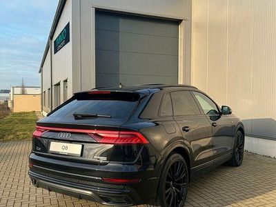 Second-hand Audi Q8 S-Line 394 CP (289 kW) 2025 Negru SUV