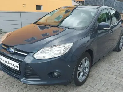 Begagnad Ford Focus Champions Edition 116 HK (85 kW) 2013 Grå Sedan