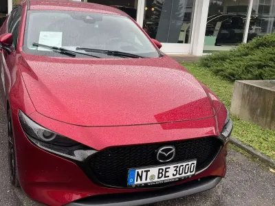 Gebraucht Mazda 3 Selection 186 PS (136 kW) 2023 Rot Limousine