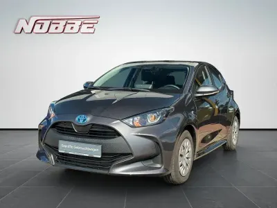 Brugt Toyota Yaris Hybrid Comfort 92 HK (67 kW) 2022 Grå Sedan