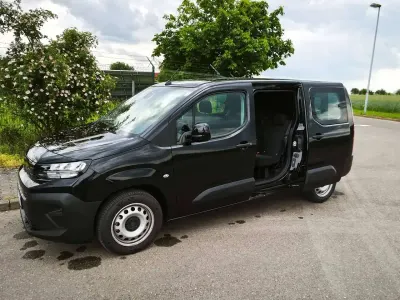 Gebraucht Peugeot Partner 131 PS (96 kW) 2025 Schwarz Van / Kleinbus