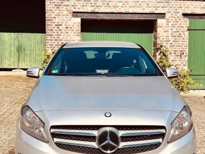 Gebraucht Mercedes A200 Style 156 PS (114 kW) 2014 Silber Kleinwagen