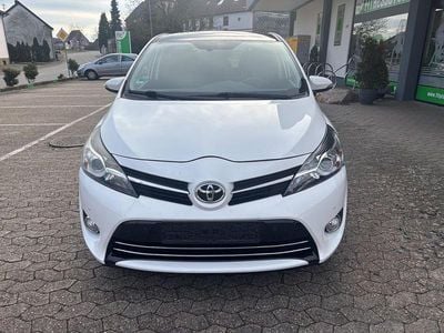 Gebraucht Toyota Verso Life 147 PS (108 kW) 2013 Weiß Van / Kleinbus