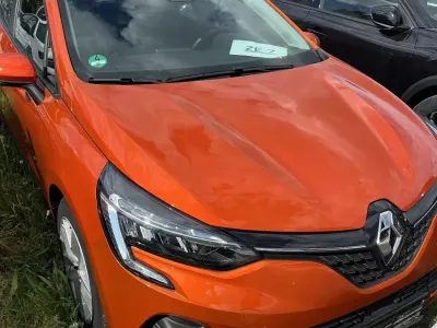 Gebraucht Renault Clio V SE 65 PS (47 kW) 2022 Orange Limousine