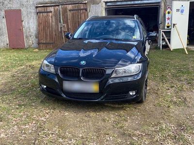Gebraucht BMW 318 143 PS (105 kW) 2012 Schwarz Kombi