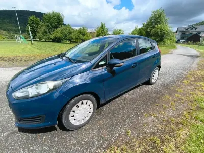 Gebraucht Ford Fiesta 95 PS (69 kW) 2013 Blau Kleinwagen