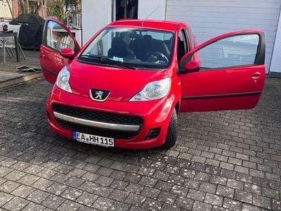Usata Peugeot 107 Filou 68 CV (50 kW) 2009 Rosso Utilitaria