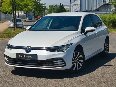 Gebraucht VW Golf VIII Active 131 PS (96 kW) 2022 Weiß Limousine