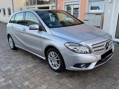 Silber Gebraucht 2014 Mercedes B180 Van / Kleinbus | 8.990 € (Guter Preis)