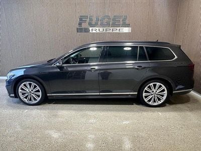 Usata VW Passat R-line 190 CV (139 kW) 2022 Grigio Station wagon