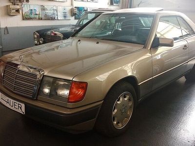 Gebraucht Mercedes 230 132 PS (97 kW) 1989 Silber Coupé