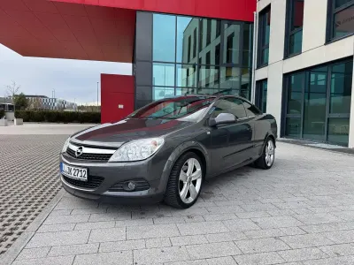 Używany Opel Astra Cabriolet 150 KM (110 kW) 2011 Szary Kabriolet