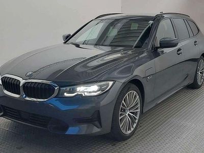 Grau Gebraucht 2022 BMW 320e Sport Line Kombi | 24.950 € (Fairer Preis)