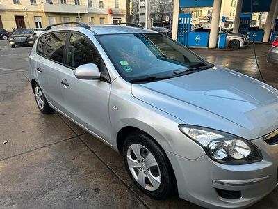 Gebraucht Hyundai i30 Edition 109 PS (80 kW) 2010 Silber Kombi