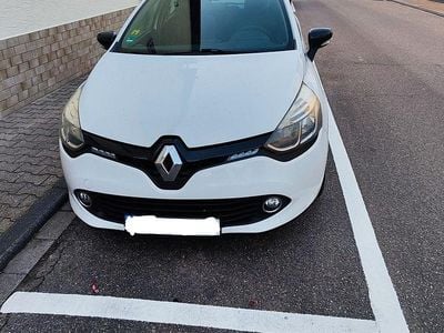 Weiß Gebraucht 2015 Renault Clio IV Expression Kleinwagen | 4.600 € (Fairer Preis)