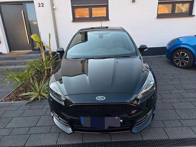 Gebraucht Ford Focus ST 250 PS (183 kW) 2017 Schwarz Limousine