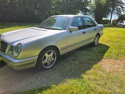 Mercedes E200