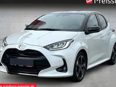 Gebraucht Toyota Yaris Hybrid 130 PS (95 kW) 2024 Weiß Limousine