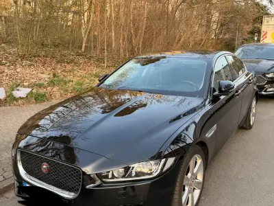 Używany Jaguar XE 132 KM (97 kW) 2016 Czarny Sedan/Limuzyna