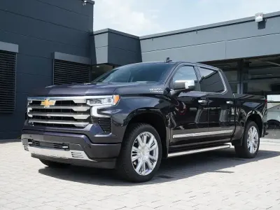 Gebraucht Chevrolet Silverado 426 PS (313 kW) 2024 Grau SUV