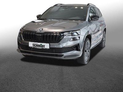 Graphitegrau metallic Gebraucht 2024 Skoda Karoq SportLine SUV | 32.692 € (Fairer Preis)