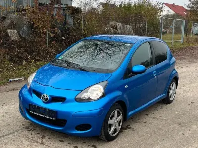 Gebraucht Toyota Aygo 68 PS (50 kW) 2011 Blau Kleinwagen