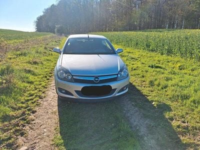 Używany Opel Astra Cabriolet 116 KM (85 kW) 2008 Srebrny Kabriolet