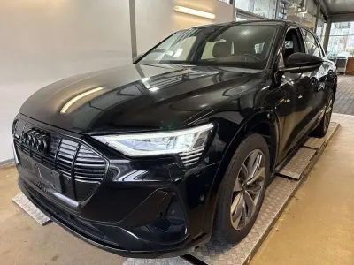 Używany Audi e-tron S-Line 300 kW (408 KM) 2023 Czarny SUV