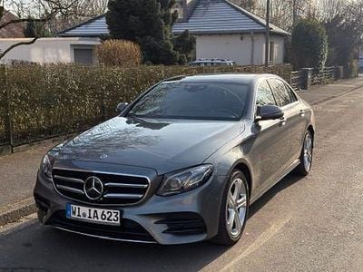 Grau Gebraucht 2019 Mercedes E400 AMG line Limousine | 32.900 € (Fairer Preis)