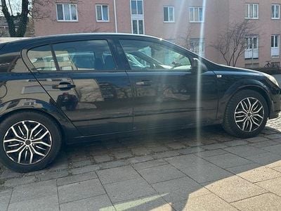 Gebraucht Opel Astra 105 PS (77 kW) 2004 Schwarz Limousine
